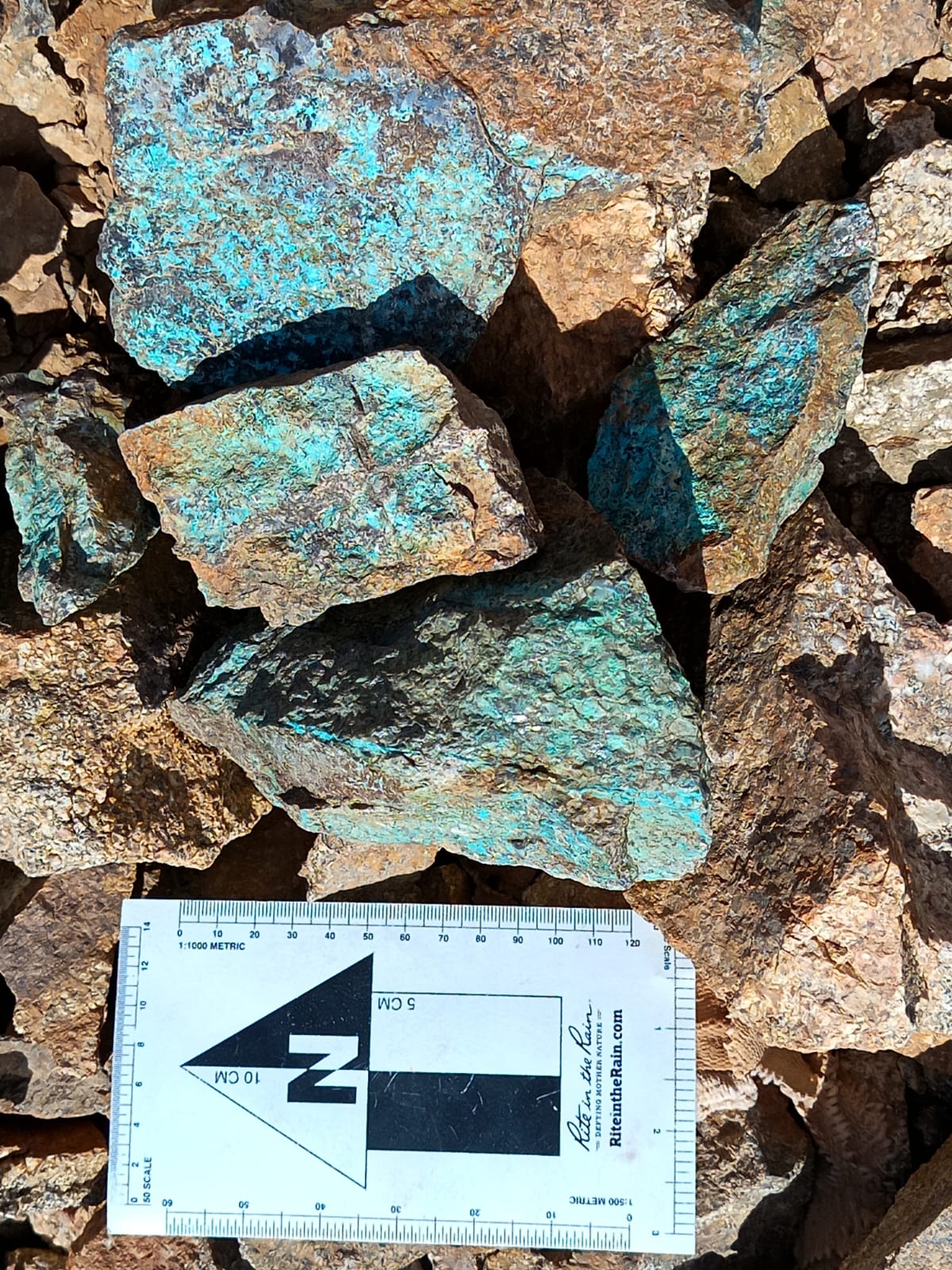 Malachite samples with scale