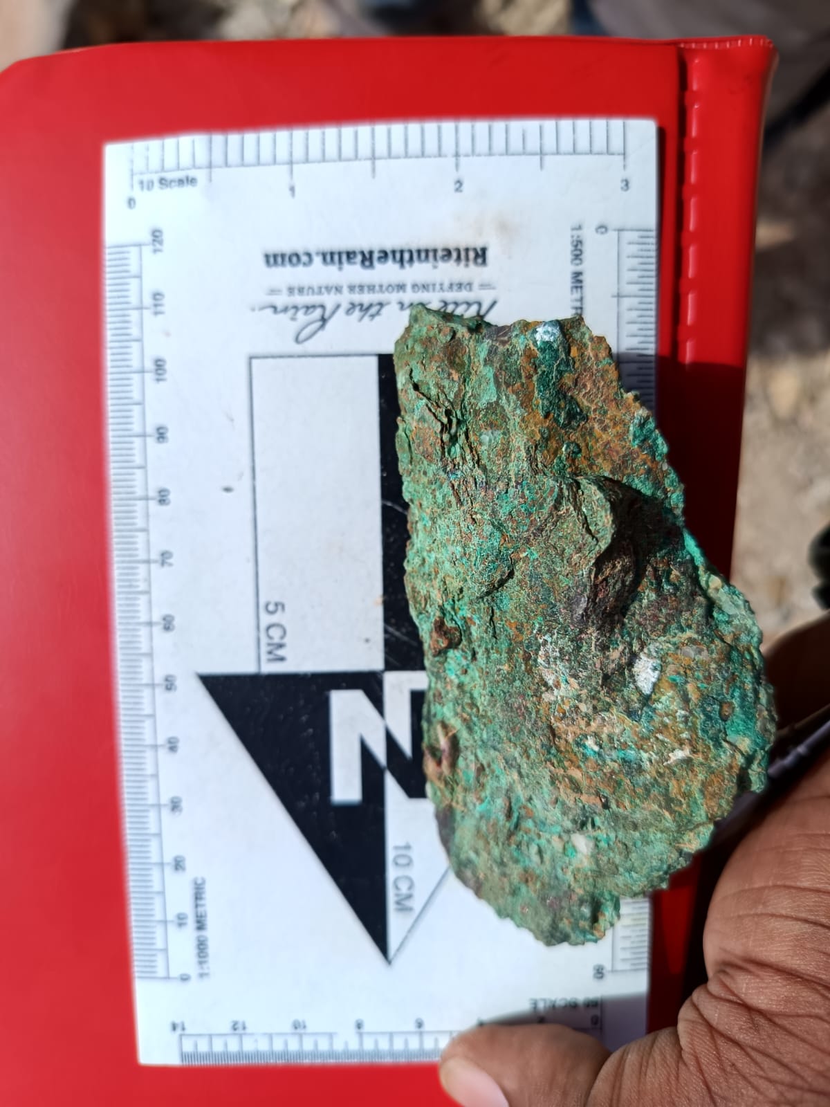 Mineral deposit with scale