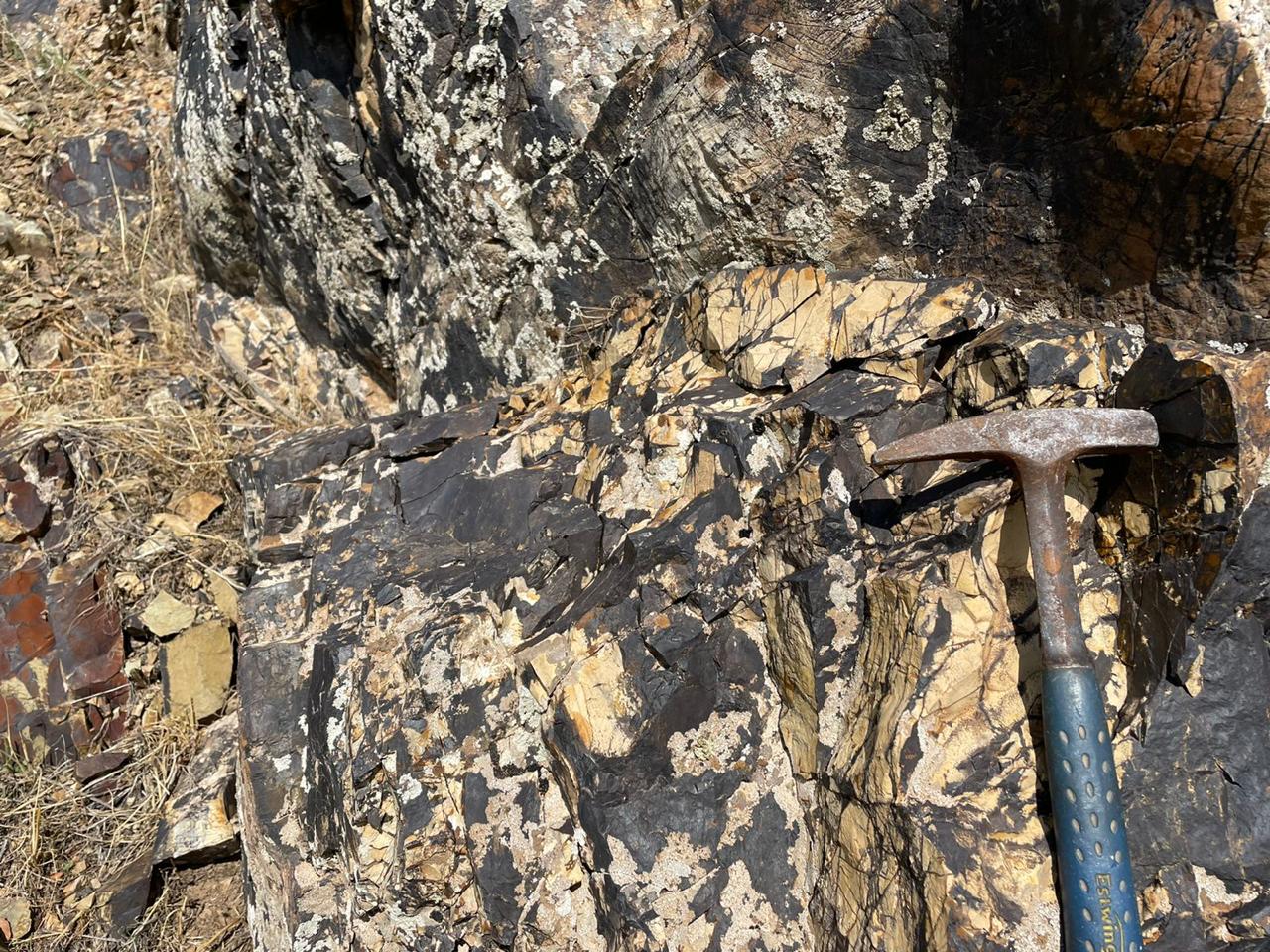 Rock outcrop formation